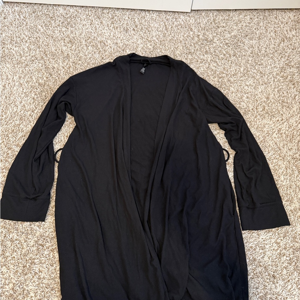 Skims short Black robe small (missing belt)